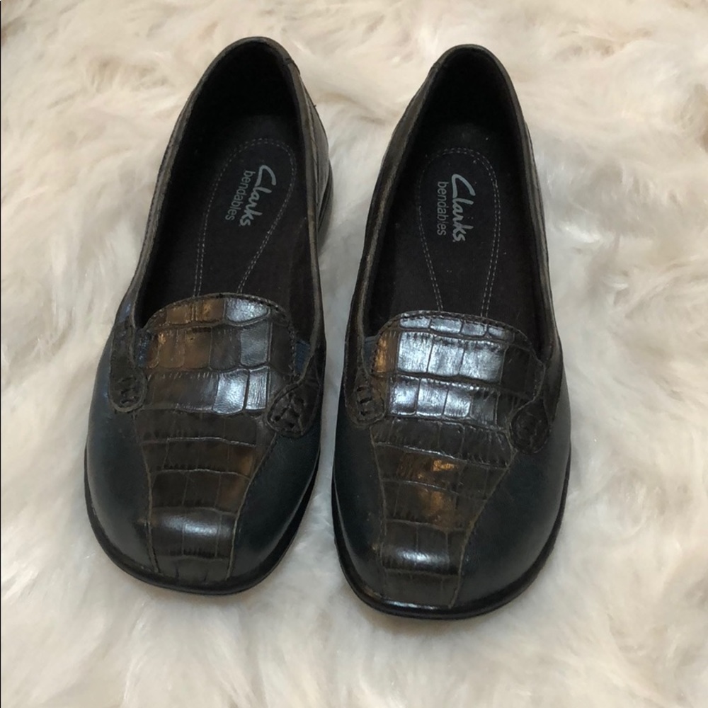 Blue and brown leather Clarks bendables. Loafers.
